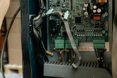 Como dimensionar corretamente a carga elétrica na indústria