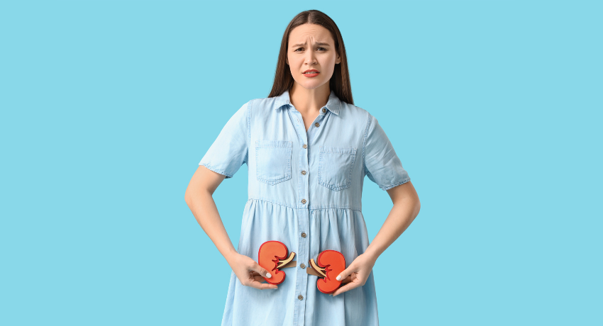 Mulher com expressão preocupada segura ilustrações de rins na região abdominal, sobre fundo azul, representando dor ou problema renal.