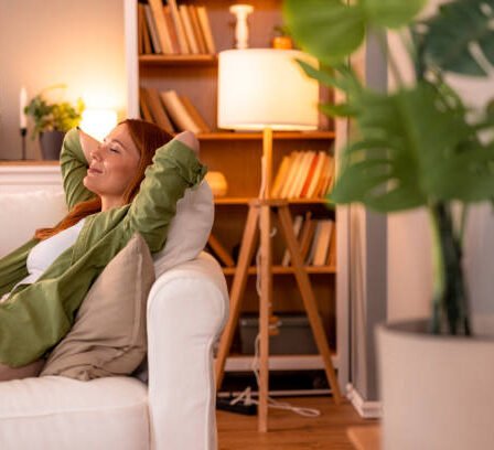 Crie ambientes confortáveis combinando ergonomia, iluminação, materiais e decoração sem comprometer a estética e a identidade do projeto.
